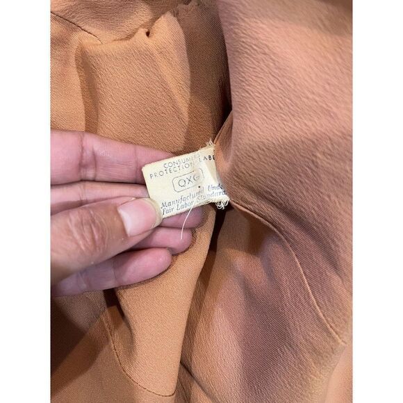 Vintage 1940’s Silk Blend Taupe Blazer W/Rose Buttons and Petal Hem Women’s M - Picture 14 of 16